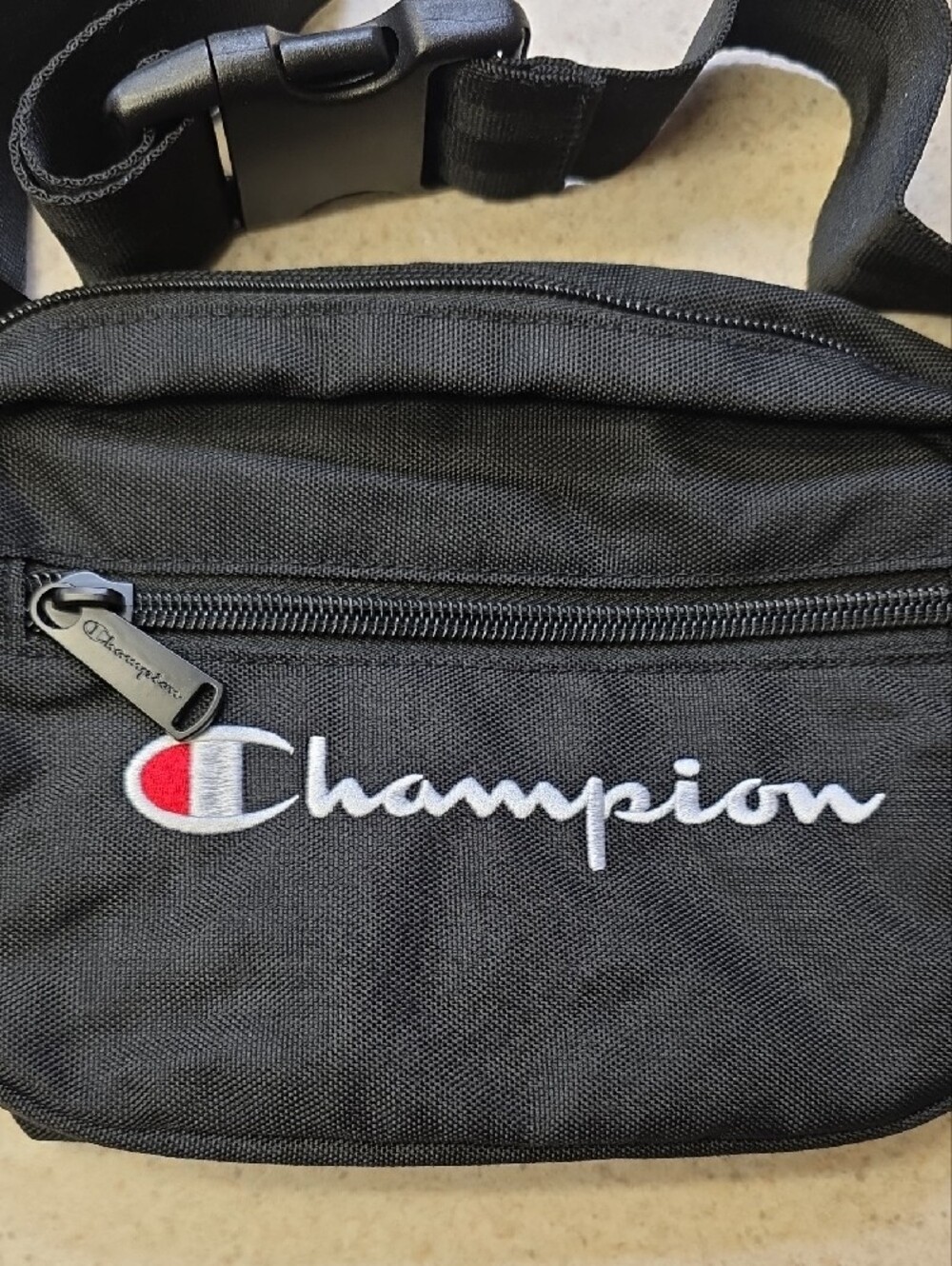 Champion Fanny Pack Waist Bag Adjustable Belt Sling Pack Black Unisex NWOT - Picture 2 of 13